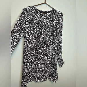 Aritzia Long sleeve black and white dress